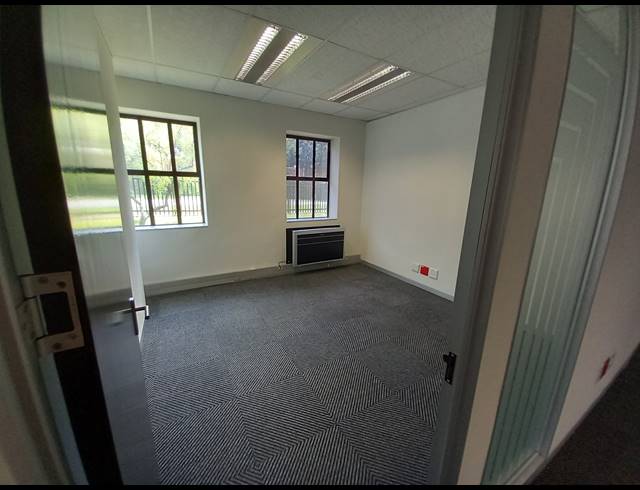 631M² OFFICE TO LET IN BRYANSTON